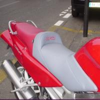 Selle réaliée par TJLSellier.com de HONDA - VFR