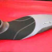 Selle réaliée par TJLSellier.com de TRIUMPH - Street Triple