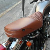 Selle réaliée par TJLSellier.com de KAWASAKI - W 650