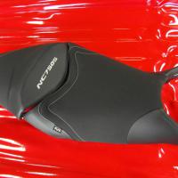 Selle réaliée par TJLSellier.com de HONDA - NC 750 S