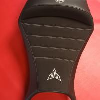 Selle réaliée par TJLSellier.com de YAMAHA - MT-09