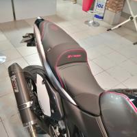 Selle réaliée par TJLSellier.com de SUZUKI - SV650