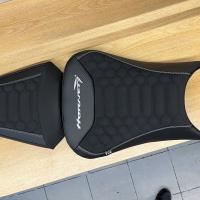Selle réaliée par TJLSellier.com de HONDA - hornet 750